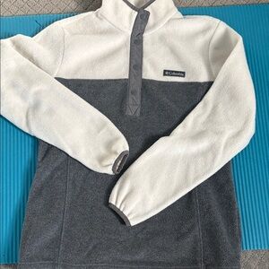 Columbia Cream and Gray Fleece Pullover